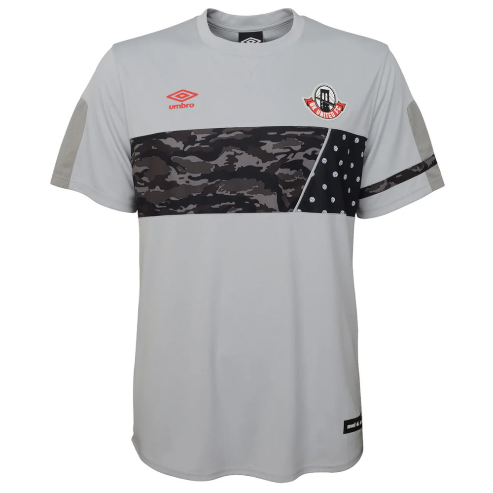 UMBRO MEN'S BROOKLYN UNITED FC SHIRT JERSEY, HIGH RISE/GRIFFIN, MEN'S MEDIUM
